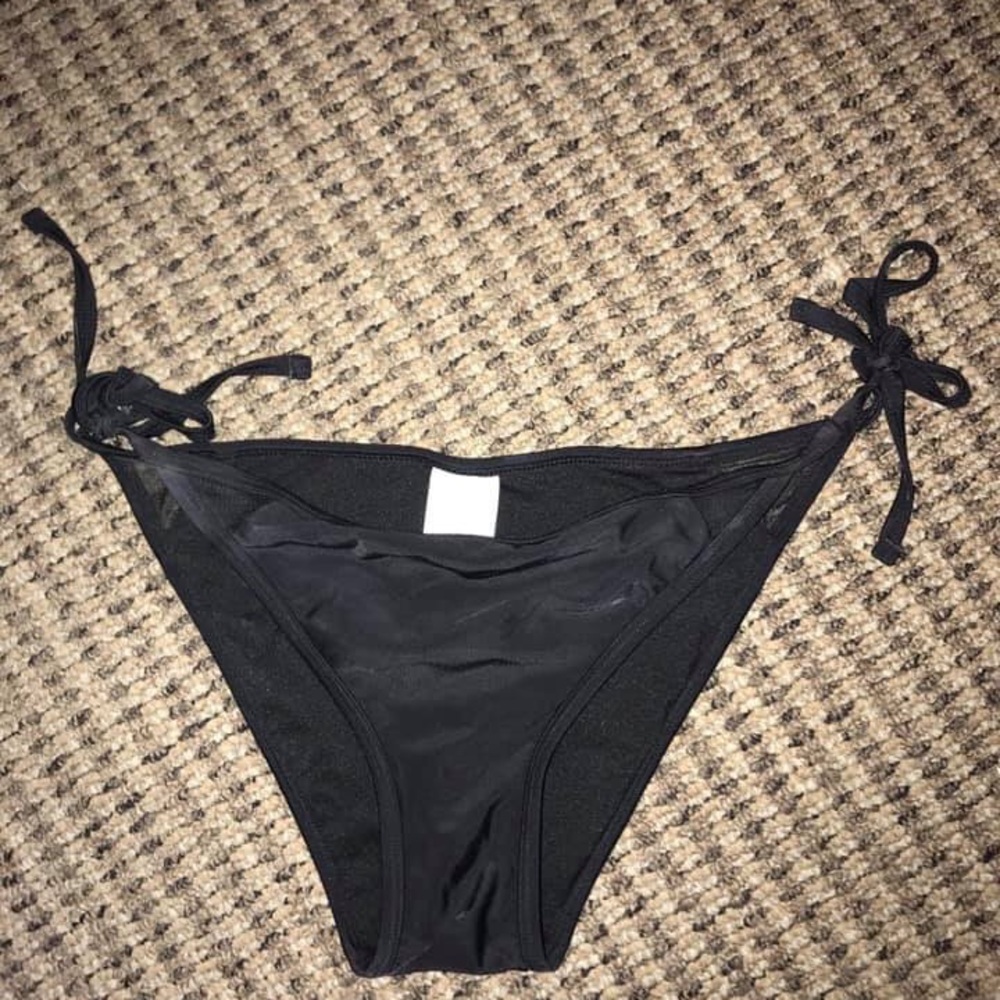 Black target tie bikini bottoms
